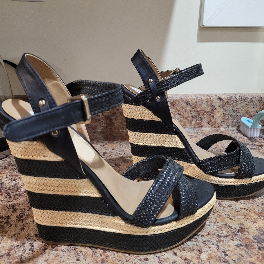 NWOT platform sandals